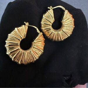 LR Bronze Italy Gold Status Hoop Earrings